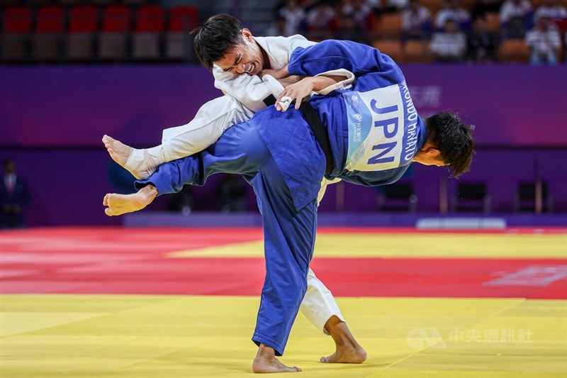 Yang Yung-wei (in white gi) competes against Hayato Kondo (in blue gi) of Japan in the men