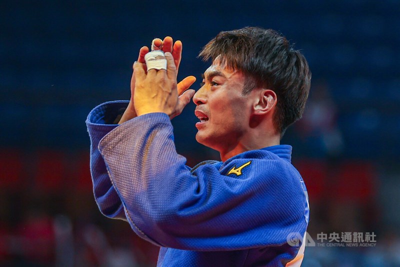 Yang Yung-wei tears up after winning Taiwan