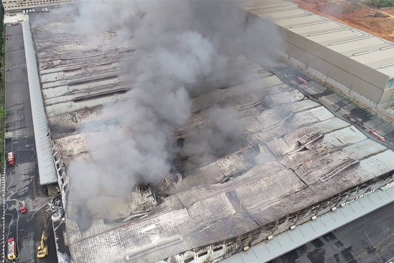 Smoke emits from the roof of the Carrefour warehouse which caught fire last year. File photo courtesy of the Taoyuan City Fire Department