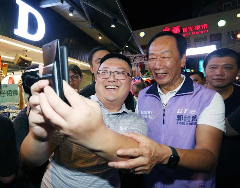 A Supporter takes a selfie with Terry Gou. CNA file photo