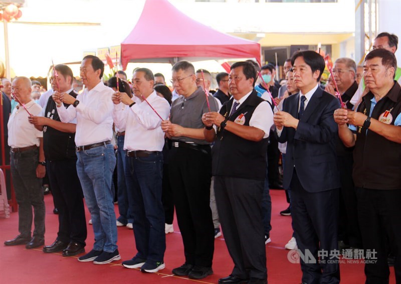 Business tycoon Terry Gou (third left, in jeans), New Taipei Mayor Hou Yu-ih (fourth left), Taiwan People