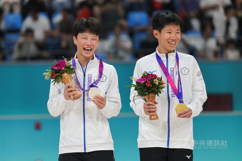 Beautiful Chinese female athlete wins gold medal at 2023 National