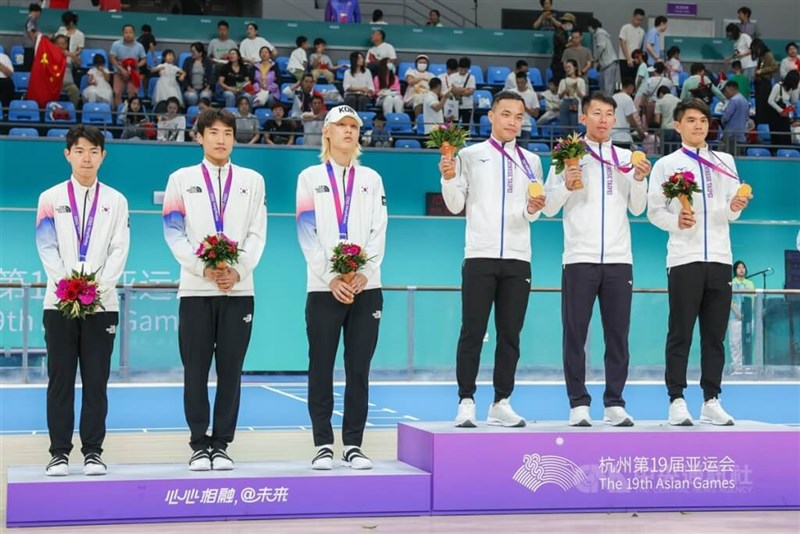 First-place Team Taiwan shares the stage with second-place team Korea at the Qiantang Roller Sports Centre in Hangzhou, China, on Monday. CNA photo Oct. 2, 2023
