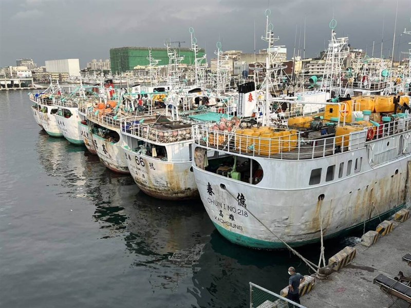 Ships are anchored and chained together for stability in a Kaohsiung port Tuesday in preparation for Typhoon Koinu. Photo courtesy of the Kaohsiung Marine Bureau