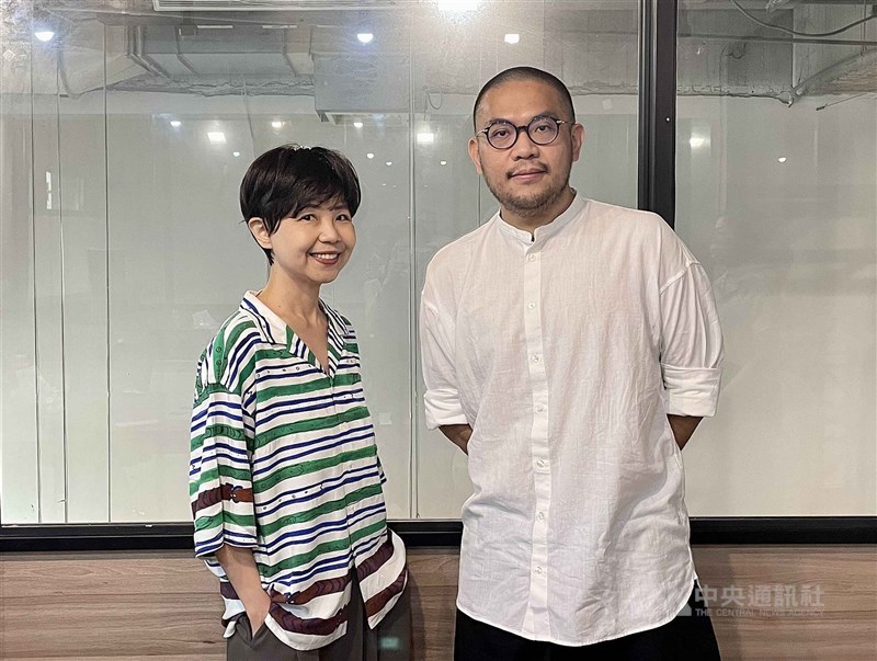 Taiwanese directors Chen Wei-ling and Lee Chun-hung are pictured together during an interview with CNA for the first TV comedy in their career -- "Mom, don't do that!" -- in July 2022. CNA file photo