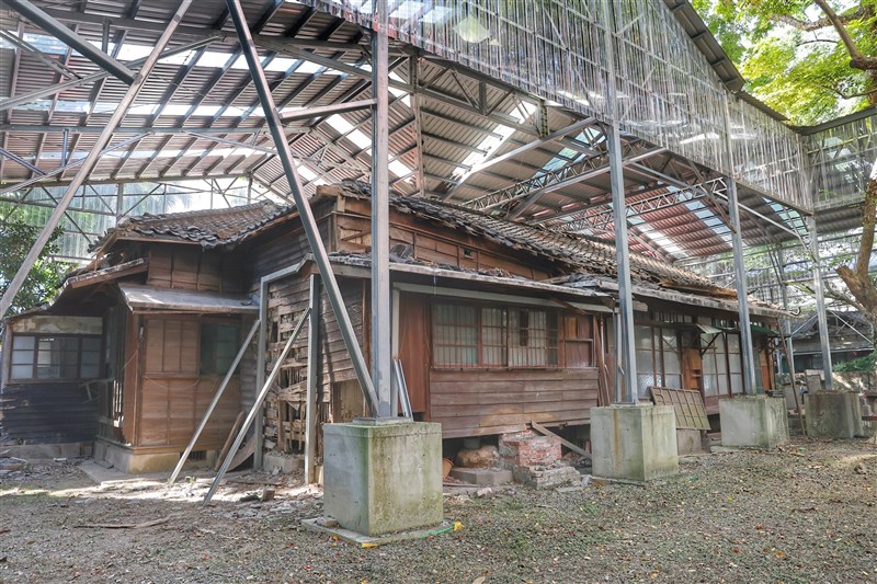 The dilapidated Japanese colonial-era house on Chaozhou Street, Taipei is pictured on Friday. CNA photo Nov. 3, 2023
