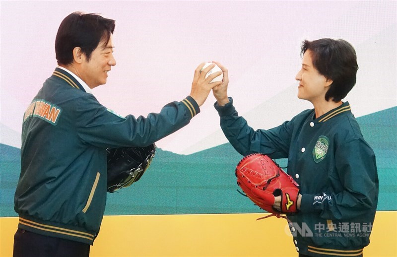 DPP presidential candidate and Vice President Lai Ching-te (left) hands a baseball to former Minister of Culture Cheng Li-chiun when Lai unveiled key members of his campaign team in Taipei Tuesday. CNA photo Nov. 7, 2023
