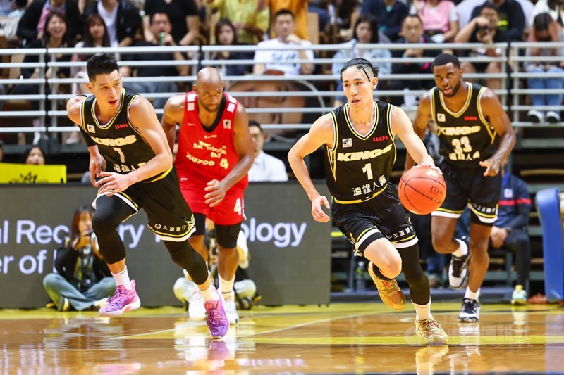 New Taipei Kings point guard Joseph Lin (front right) dribbles during the team's EASL debut at home on Wednesday. CNA photo Nov. 8, 2023
