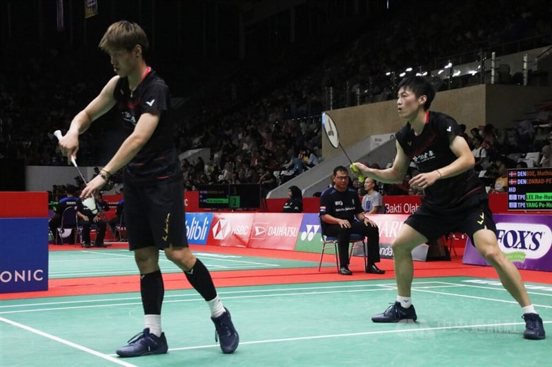 Taiwan badminton players Lee Jhe-huei (left) and Yang Po-hsuan. CNA file photo
