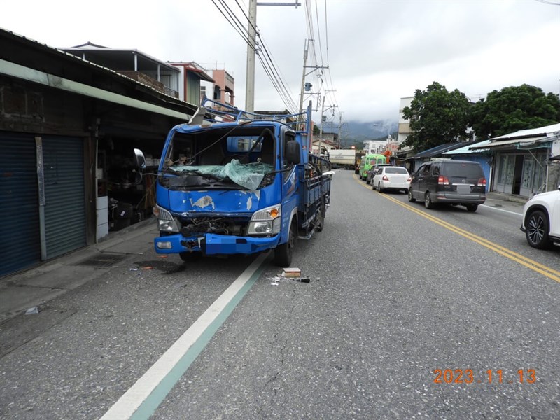 The front window of the truck involved in the incident on Provincial Highway No. 9 in Fuli County on Monday is smashed in this photo taken on Monday. Photo courtesy of Hualien Police Bureau Yuli precinct Nov. 13, 2023