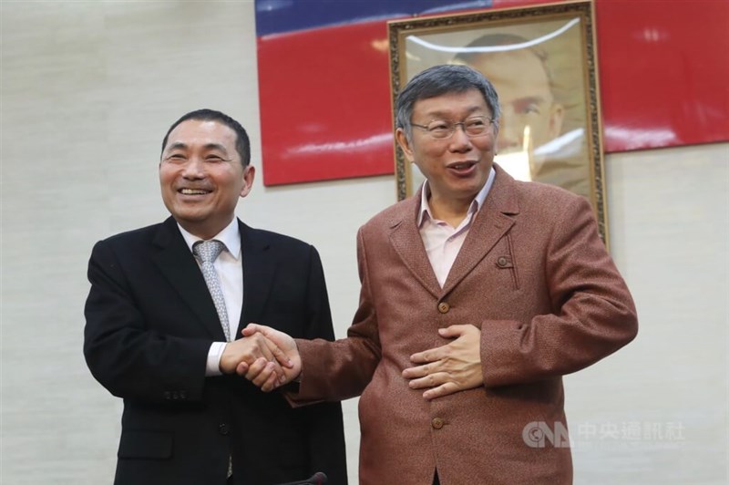 KMT candidate Hou Yu-ih (left) and TPP nominee Ko Wen-je. CNA file photo