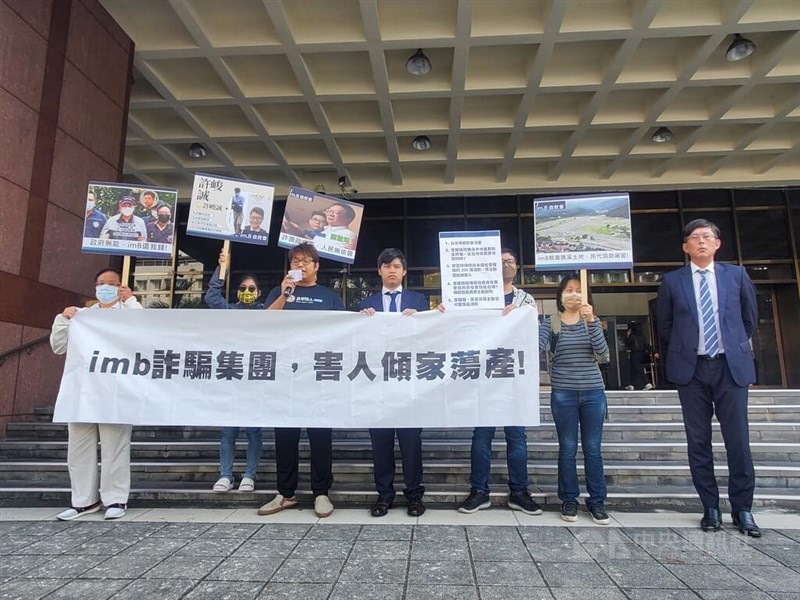 Former Legislator Huang Kuo-chang (right) holds a press conference, accusing the district prosecutors office of failures made in the investigation of a Ponzi scheme in front of the Taipei District Court on Thursday. CNA photo Nov. 16, 2023