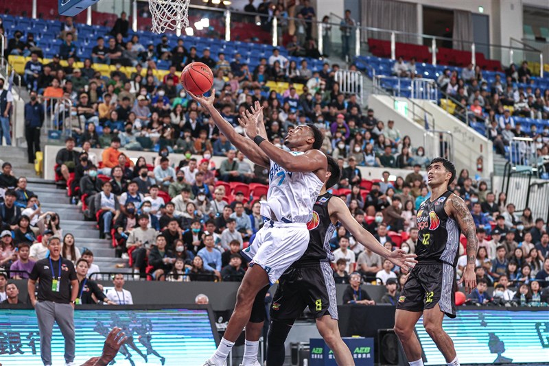 Taipei Fubon Braves player Ifeanyi Uzoma Eboka attempts a layup in Wednesday