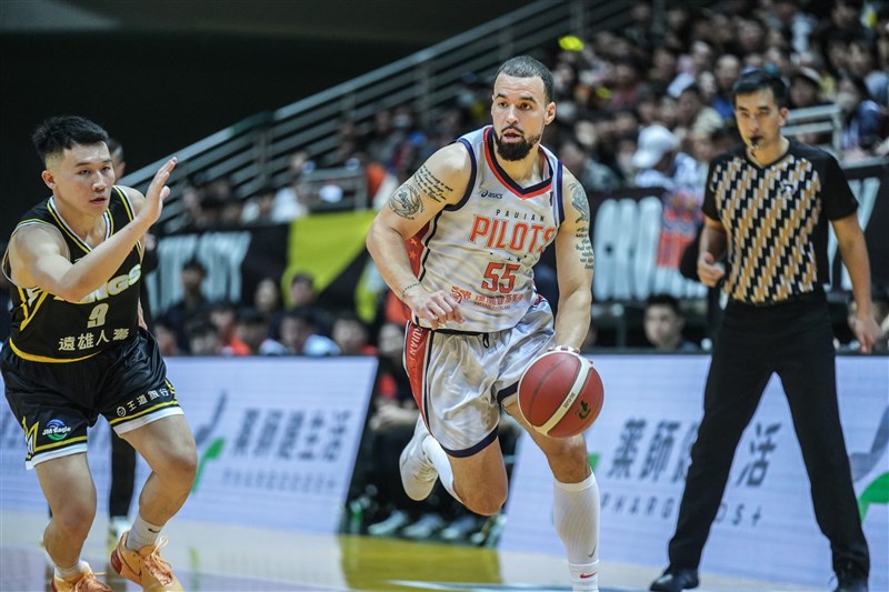 Taoyuan Pauian Pilots point guard James Anthony Tucker (with ball) dribbles in Sunday