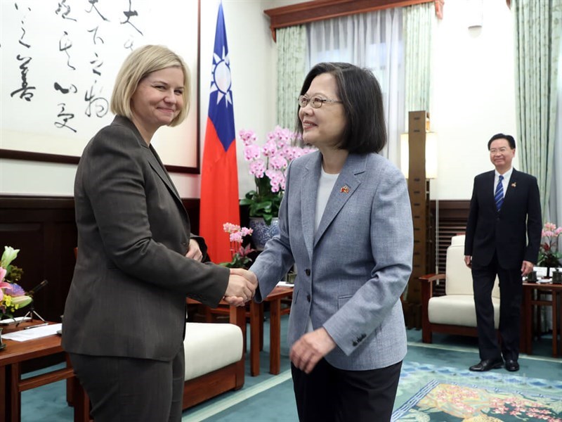President Tsai Ing-wen (second left) and visiting Norwegian parliamentarian Guri Melby (left) shakes hands when a delegation led by Melby visits the Presidential Office in Taipei on Wednesday. CNA photo Nov. 22, 2023