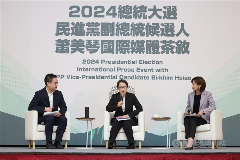 DPP vice presidential candidate Hsiao Bi-khim (center). CNA photo Nov. 23, 2023