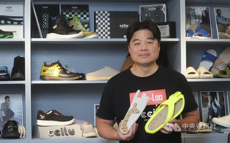 Ccilu CEO Wilson Hsu showcases the eco-friendly shoes made from silicon waste during a recent interview with CNA. CNA photo Nov. 25, 2023