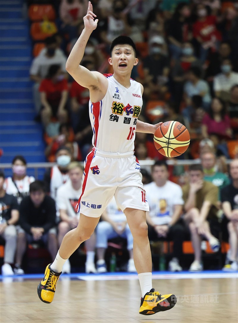 Former Dinos player Chen Pin-chuan plays in an SBL championship game on May 21, 2023. CNA file photo