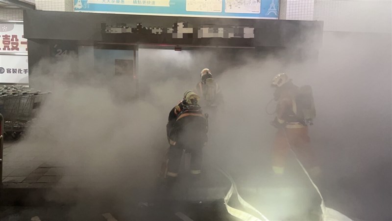 Firefighters move into the smoky fire site of a hypermarket in Taoyuan's Zhongli District early Sunday. Photo courtesy of Taoyuan City Fire Department Dec. 3, 2023