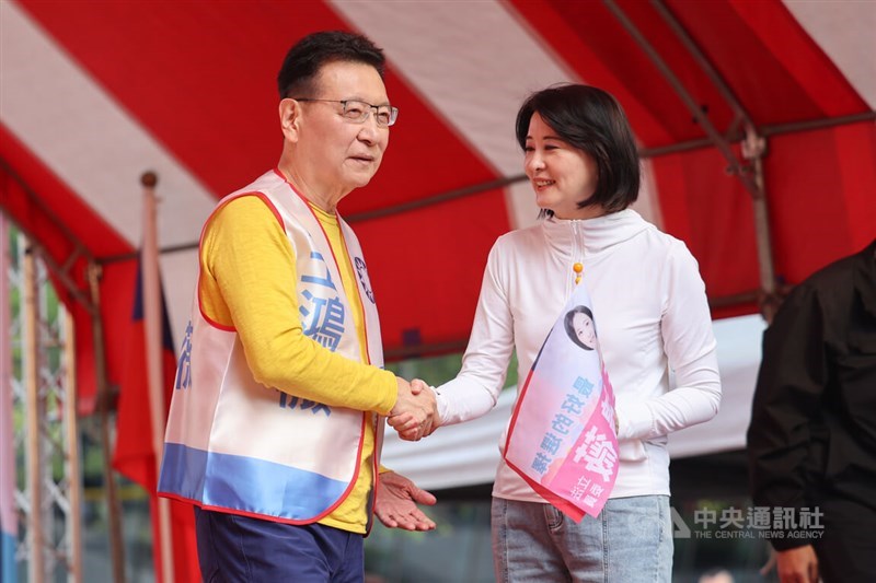 Kuomintang vice presidential candidate Jaw Shau-kong shakes hands with the party's legislator Wang Hung-wei at a campaign event in Taipei on Saturday. CNA photo Dec. 9, 2023