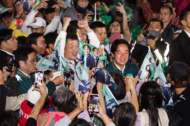 Democratic Progressive Party presidential candidate Lai Ching-te greets supporters at a rally held in Taipei on Saturday. CNA photo Dec. 9, 2023