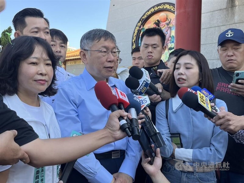 Taiwan People's Party presidential candidate Ko Wen-je speaks to the press while campaigning in Kaohsiung Saturday. CNA photo Dec. 16, 2023