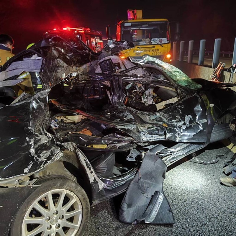 An accident involving four vehicles on the highway resulted in three fatalities and one person sustaining severe injuries Monday night. CNA photo