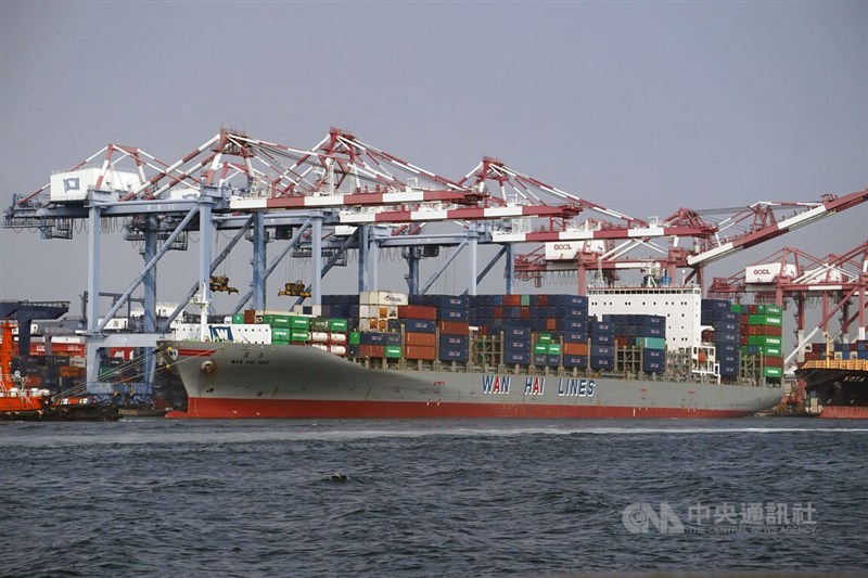 A Wan Hai Lines cargo ship receives containers in Taiwan in this CNA file photo