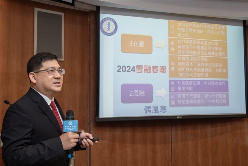 Lin Chang-ching, an adjunct research fellow of Academia Sinica's Institute of Economics, presents a forecast for Taiwan's economy in 2024, in Taipei Friday. Photo courtesy of Academia Sinica Dec. 22, 2023