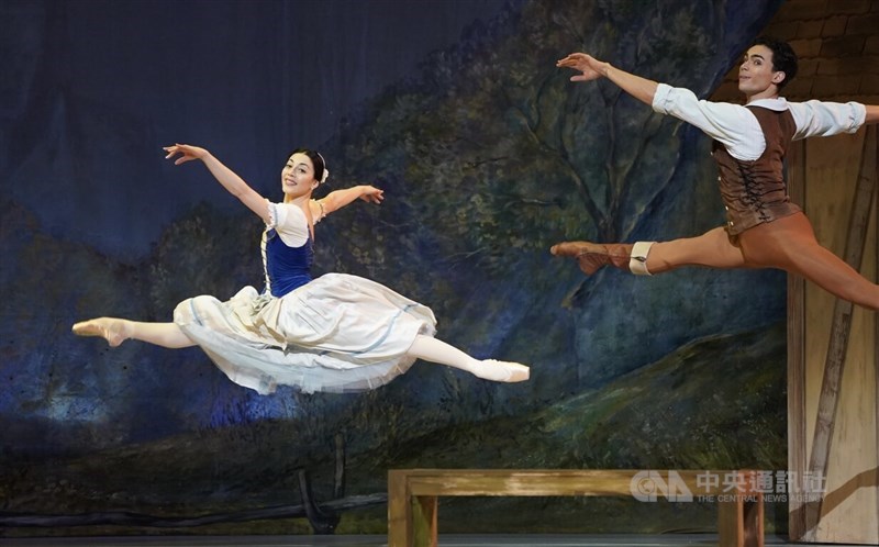 Georgian prima ballerina Maia Makhateli and Brazilian principal dancer Victor Caixeta perform a scene from their ballet with the United Ballet of Ukraine "Giselle," for Taiwan press during a dress rehearsal Friday. CNA photo Jan. 5, 2024