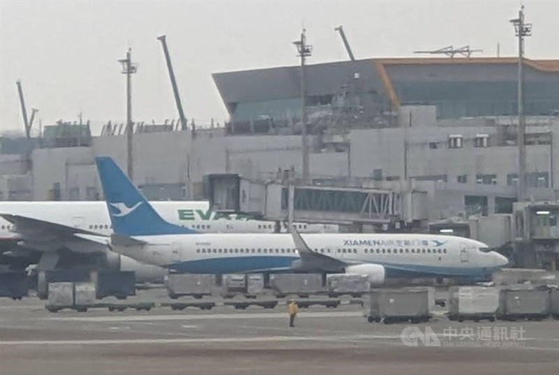 A Xiamen Airlines jet is pictured at Taiwan Taoyuan International Airport in late December 2023. CNA file photo
