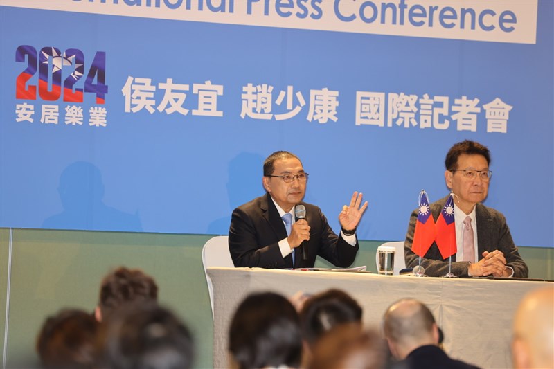 Kuomintang presidential nominee Hou Yu-ih (left) speaks at a press conference in Taipei Thursday. Photo courtesy of KMT Jan. 11, 2024