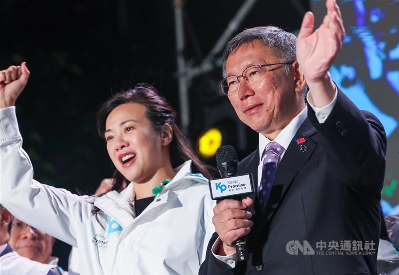 TPP Chairman Ko Wen-je (right) receives more than 26 percent of popular vote in the presidential race and the party grabs eight legislative seats on the back of 22 percent of party votes. CNA photo, Jan. 13, 2024