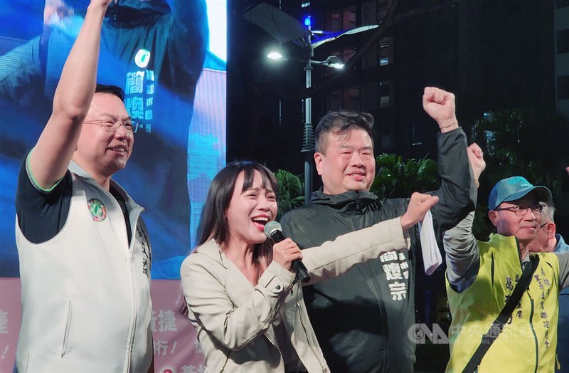 Legislator-elect for Kaohsiung's sixth constituency Huang Jie (second left) thanks supporters in Kaohsiung Saturday evening. CNA photo Jan. 13, 2024