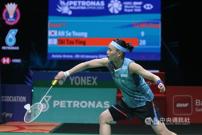 Taiwan's badminton ace Tai Tzu-ying hits the shuttle back during her match against South Korea's An Se-young at the Malaysia Open final Sunday. CNA photo Jan. 14, 2024