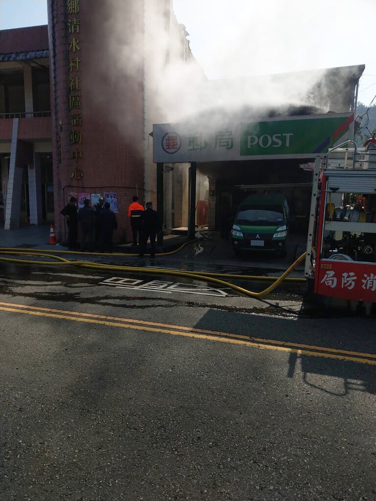 The Lugu-Qingshui post office in Nantou County that was robbed and the set on fire on Friday. Photo courtesy of a local resident