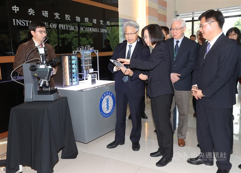 President Tsai Ing-wen (third right) and Academia Sinica President James Liao are pictured in front of a model of the quantum computer unveiled in Taipei on Monday. CNA photo Jan. 29, 2024