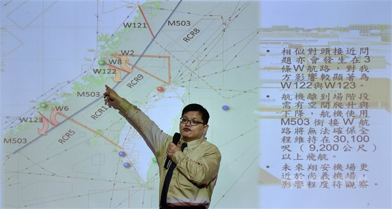 Aviation expert Alex Yu speaks at a forum on the impact of the M503 flight path in Taipei on Jan. 12, 2018. CNA file photo for illustrative purpose only