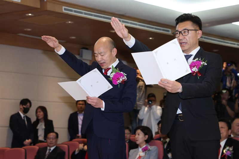 KMT lawmakers Han Kuo-yu (second right) and Johnny Chiang (right) are sworn in as the new legislative speaker and deputy speaker of the 11th Legislature in Taipei on Thursday. Photo: Legislative Yuan press corps Feb. 1, 2024