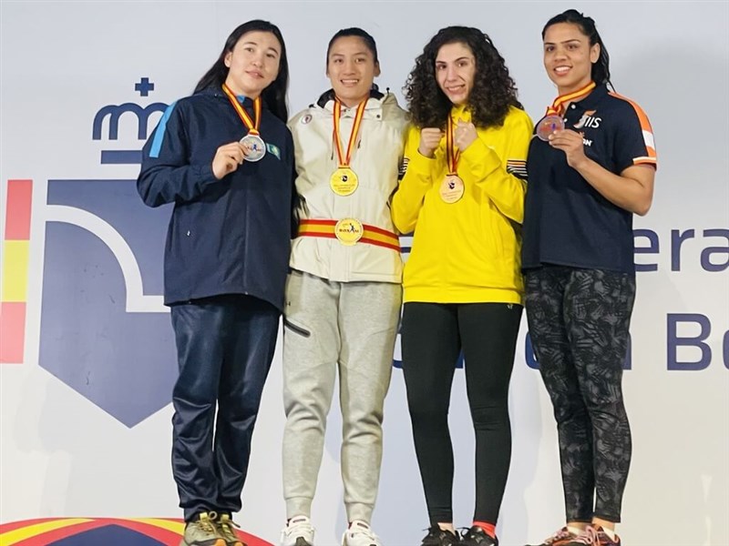 Taiwanese boxer Chen Nien-chin (second left) poses with fellow boxers, including her final game opponent Madina Nurshayeva (left). Photo courtesy of Ko Wen-ming Feb. 4, 2024