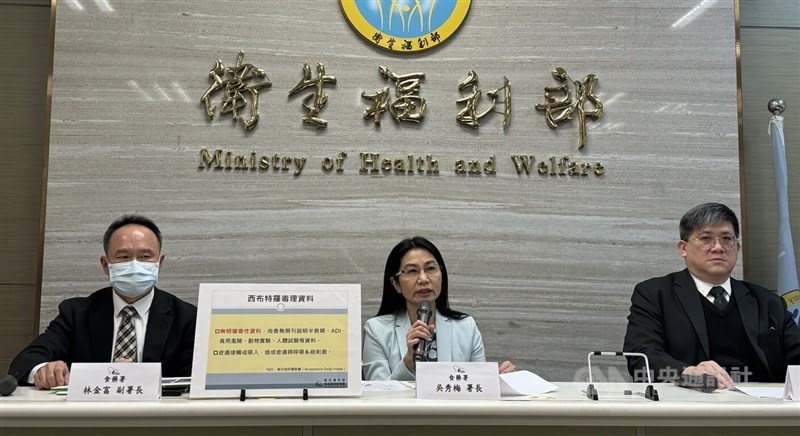 TFDA's Director-General Wu Show-mei (center) speaks during a press conference in Taipei Wednesday, where she is accompanied by her deputies Lin Chin-fu (left) and Wang Der-yuan. CNA photo Feb. 7 2024