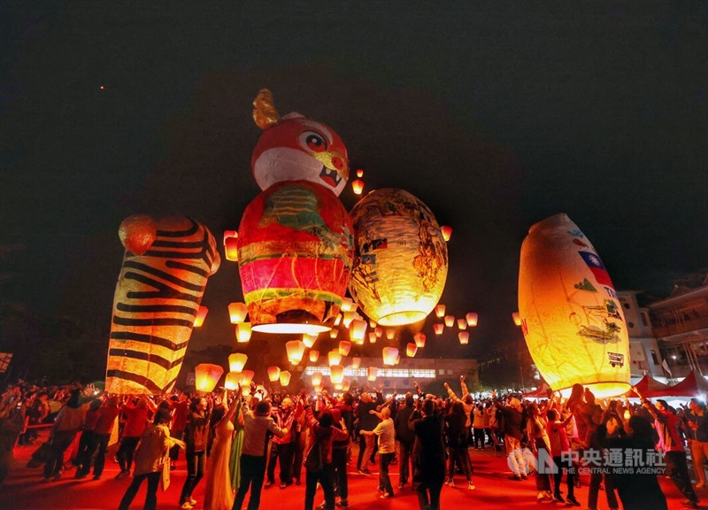 From left to right: The four centerpiece lanterns are designed in the shapes of a tiger, an East Asian dragon and a globe, with the fourth one representing Taiwan. CNA photo Feb. 17, 2024