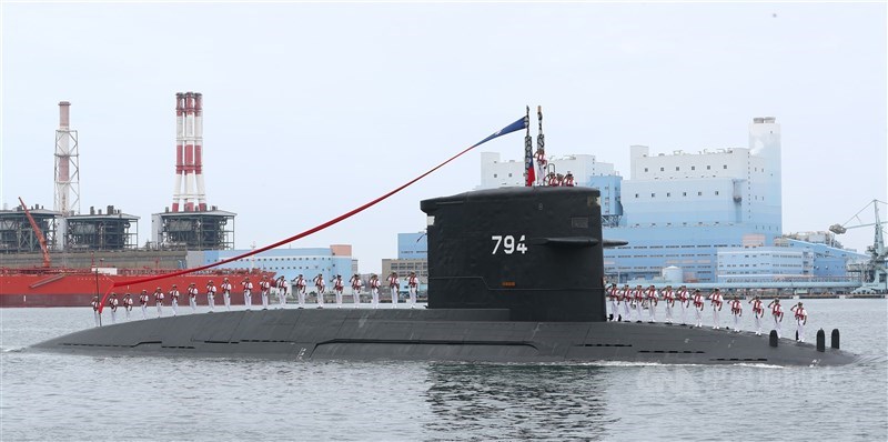 Submariners onboard the Hai Hu salute to President Tsia Ing-wen when she attends the groundbreaking ceremony for the shipyard to build a locally developed submarine on May 9, 2019. CNA file photo