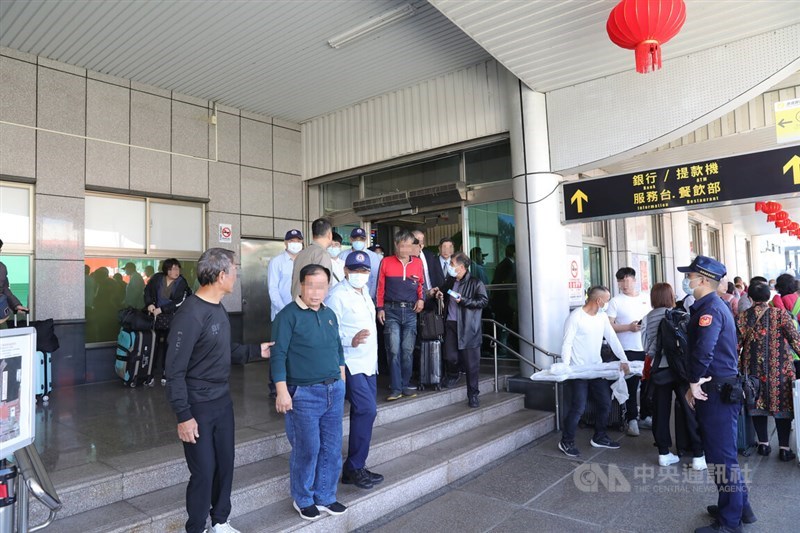 Family members of two Chinese men who died in a boat accident as they fled Taiwan's Coast Guard arrive in Kinmen to hold funeral rituals for them on Tuesday. CNA photo Feb. 20, 2024