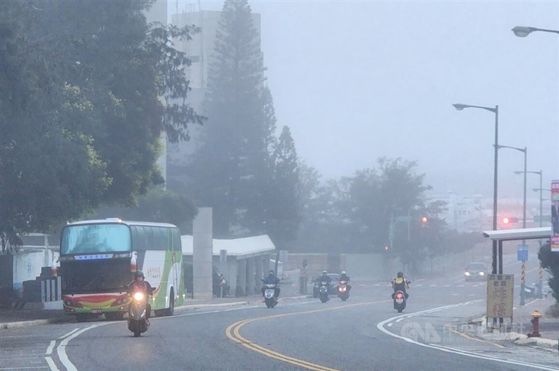 Penghu streets cloaked in fog. CNA photo Feb. 20, 2024