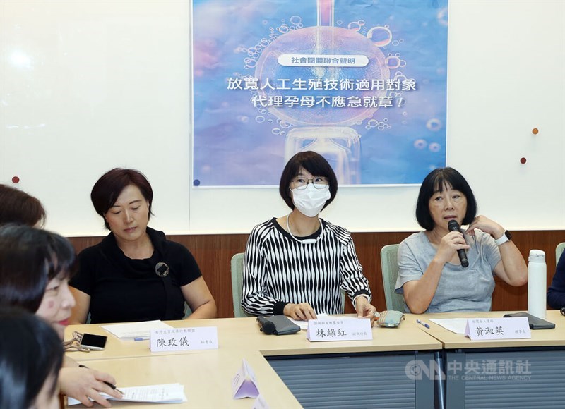 Taiwan Women's Link director Huang Shu-ing (right) and fellow activists speak at a press conference Wednesday. CNA photo Feb. 21, 2024