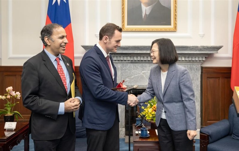 President Tai Ing-wen (right) greets U.S. Congressmen Mike Gallagher and Raja Krishnamoorthi at the Presidential Office in Taipei Thursday. Photo courtesy of the Presidential Office Feb. 22, 2024