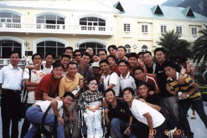 Chen Chun-han (center, first row) and Louis Chang (first right, first row) pose for a photo during their high school graduation trip to Formosan Aboriginal Culture Village in Nantou County in 2000. Photo courtesy of Lo Chien-wei, Feb. 27, 2024