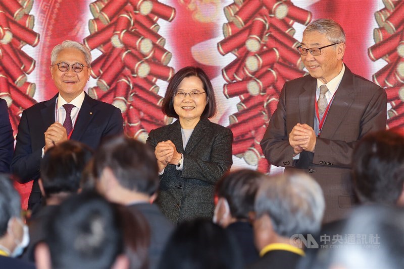 President Tsai Ing-wen (center) at the Lunar New Year celebration gathering of Taiwan's industry and commerce representatives on Tuesday. CNA photo Feb. 27, 2024