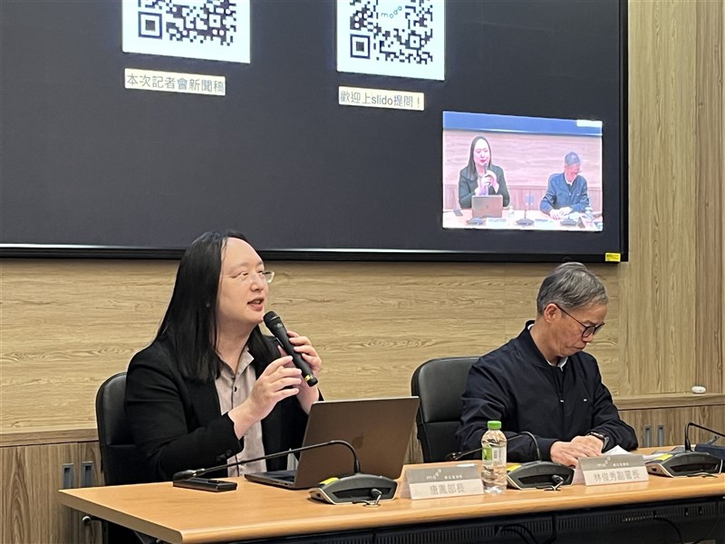 Minister of Digital Affairs Audrey Tang (left) briefs the press about the draft amendments to the Electronic Signature Act at the Ministry of Digital Affairs in Taipei on Thursday. CNA photo Feb. 29, 2024